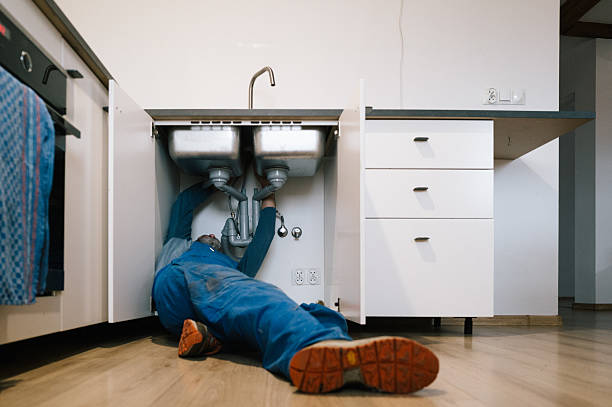 Professional Plumbing technician working in Garfield, TX